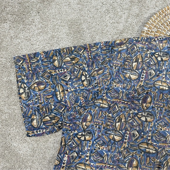 SOLD | Reyn Spooner Tribal Aztec Fish All Over Print Hawaii Shirt Half Button - Picture 4 of 11